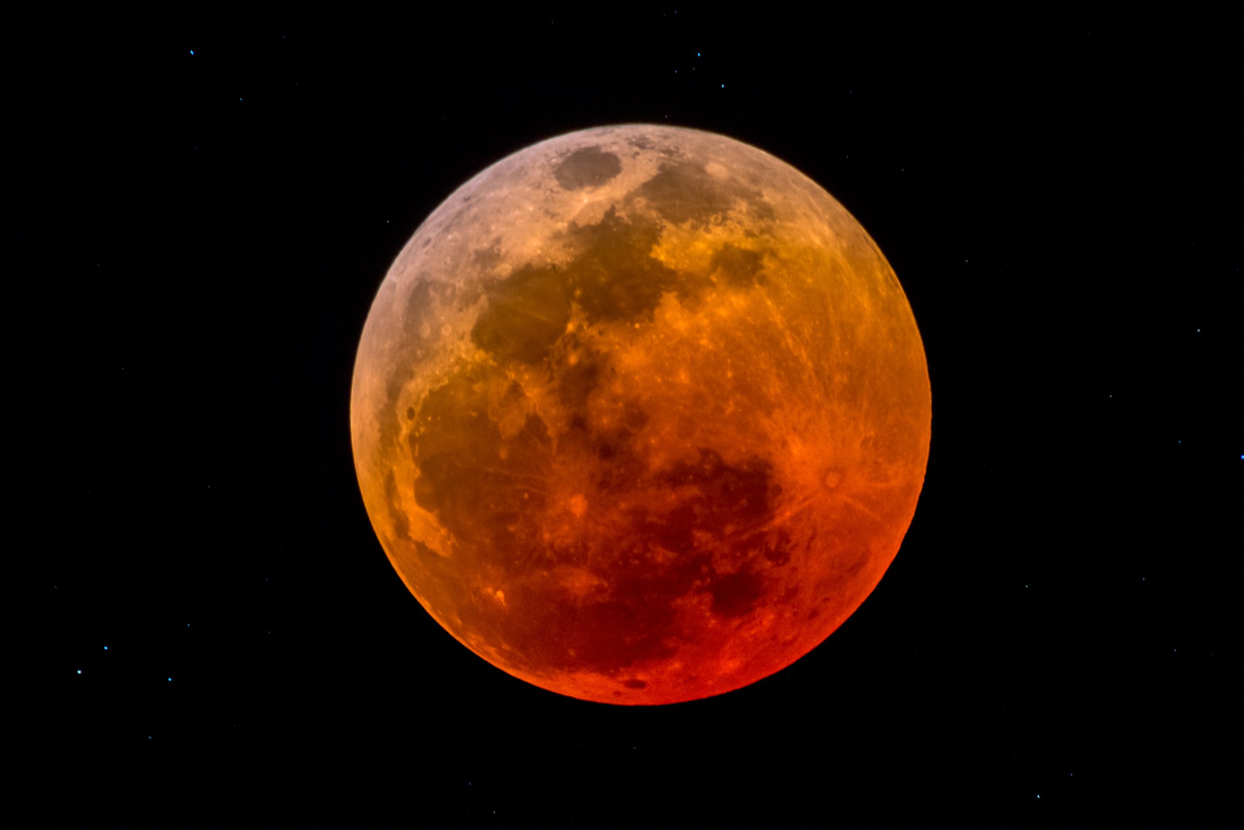 Eclipse de Lune - Photo de Bernard Mondon